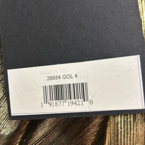 IEENA FOR MAC DUGGAL 26684 NWT
Metallic Long Sleeve Asymmetrical Ruched Gown - Picture 8 of 9